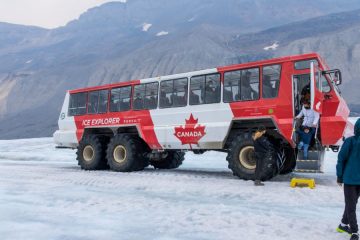 The big bus that brings you to the icefield