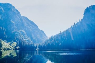 Panorama view of Deeks Lake