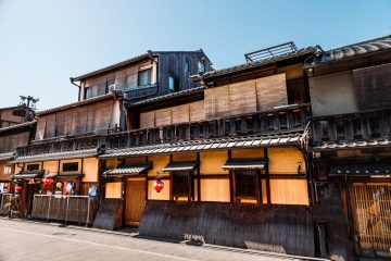 Hanamikoji  at day