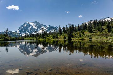 Reflection Lake with reflection of Mount Shuksan