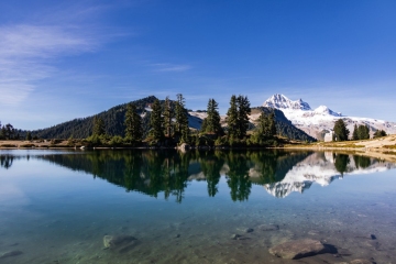 Columnar, Gargoyles, Atwell, and Garibaldi reflecting on Elfin Lake