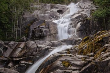 Upper portion of Shannon Falls from the end of Shannon Falls Pools Trail