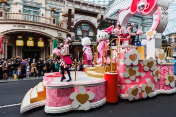 No Limit Parade - Hello Kitty float
