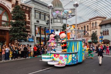 No Limit Parade - Peanuts float