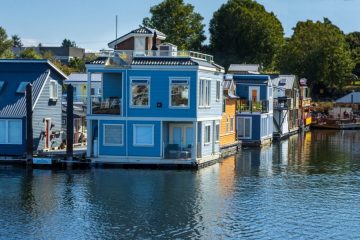 Float homes at fisherman wharf, Victoria