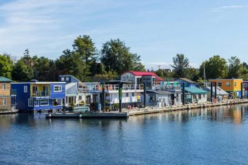 Float homes at fisherman wharf, Victoria